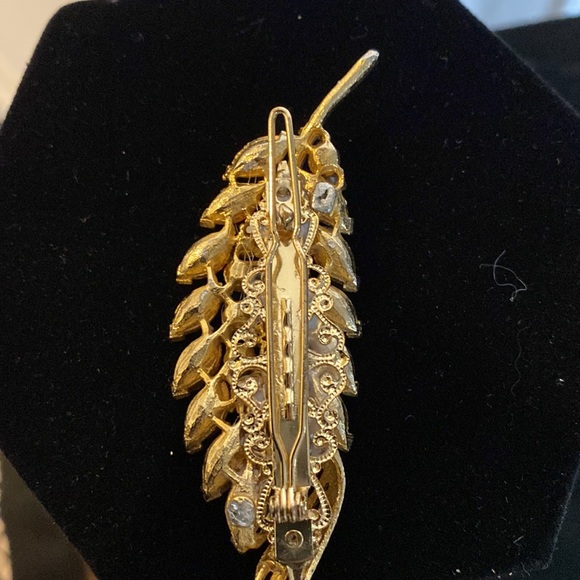 Vintage Brooch up-cycled in to a Hair Barrett. Excellent condition. 3” - Picture 6 of 7